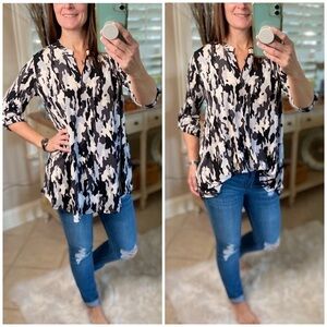 Camouflage Gabby 3/4 Tabbed Sleeve V Neck Floaty Tunic Black 5120